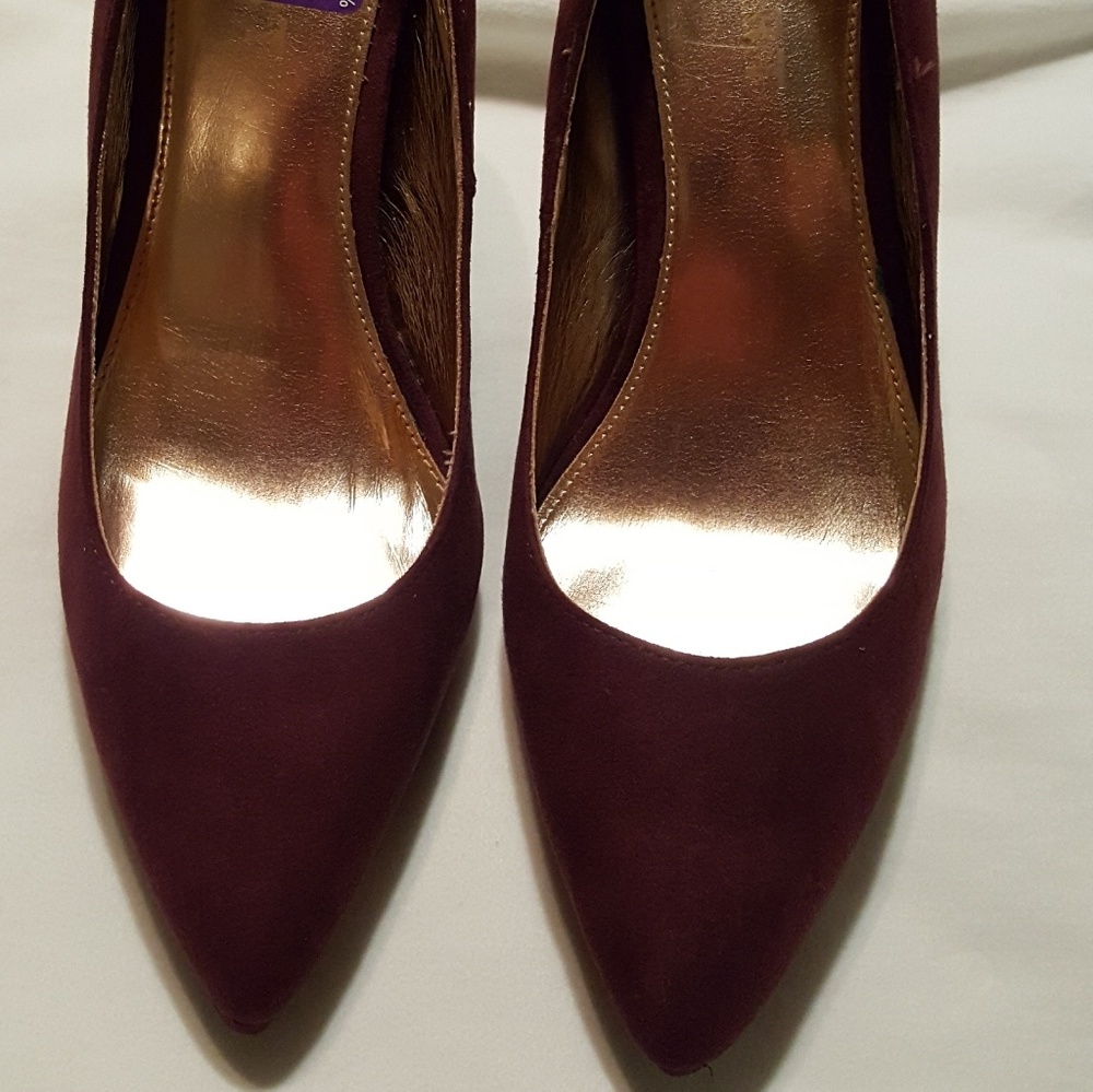 SHOES-REPORT - Picture 3 of 7